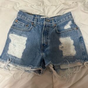 Vintage LEVI’s fit like a size 25. zipper is broken!! Paid $100 for these